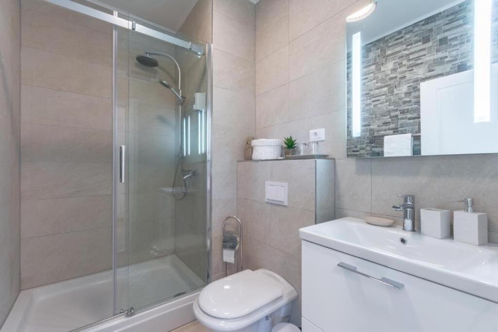 Apartments And Room Poesia Split Exterior foto